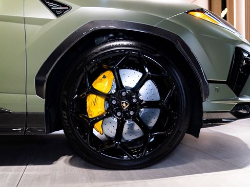 Used 2023 Lamborghini Urus Performante AWD/4WD image 11
