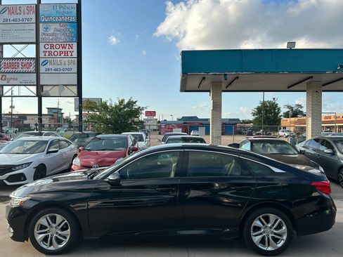 Used 2018 Honda Accord LX image 2