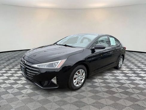 Used 2019 Hyundai Elantra SE FWD image 3