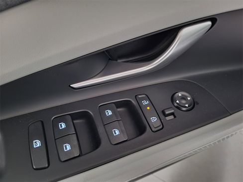 New 2025 Hyundai Elantra Limited image 30