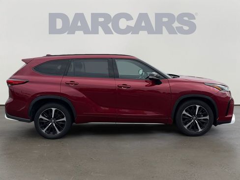 Used 2022 Toyota Highlander XSE w/ Protection Package #3 (TMS) AWD/4WD image 8