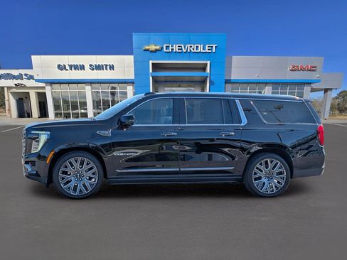 Used 2026 GMC Yukon XL Denali Ultimate w/ LPO, Floor Liner Package AWD/4WD image 13