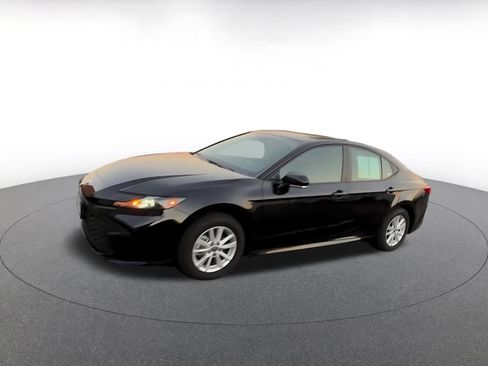 Used 2025 Toyota Camry LE image 8