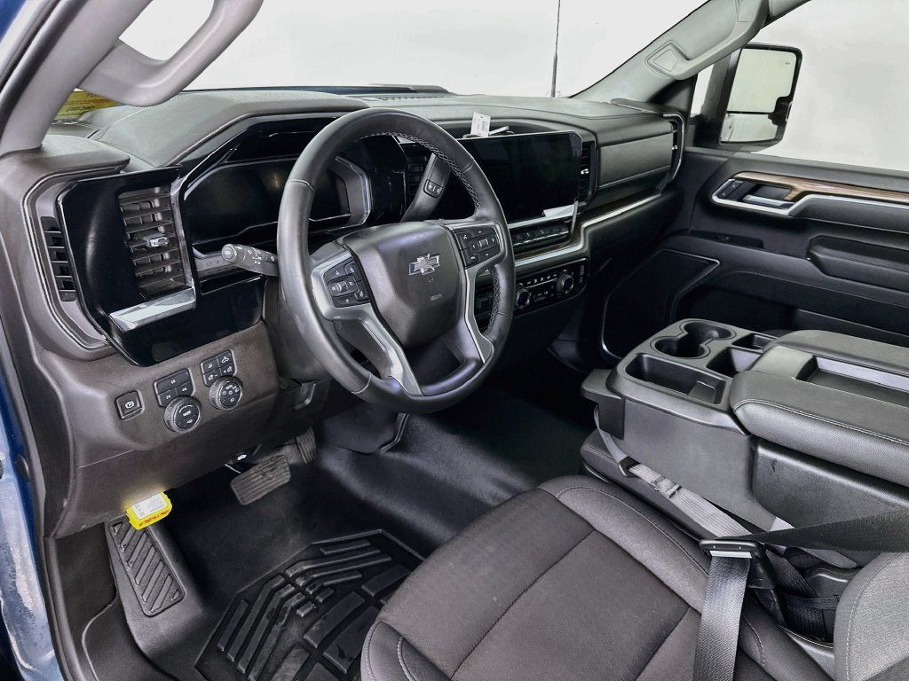 Used 2025 Chevrolet Silverado 2500 LT w/ Trail Boss Package AWD/4WD image 30