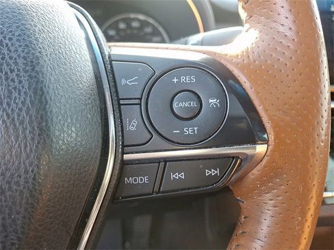 Used 2021 Toyota Avalon Limited image 23