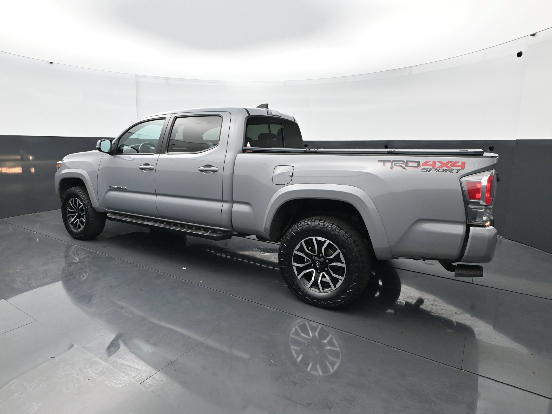 Used 2020 Toyota Tacoma TRD Sport AWD/4WD image 4