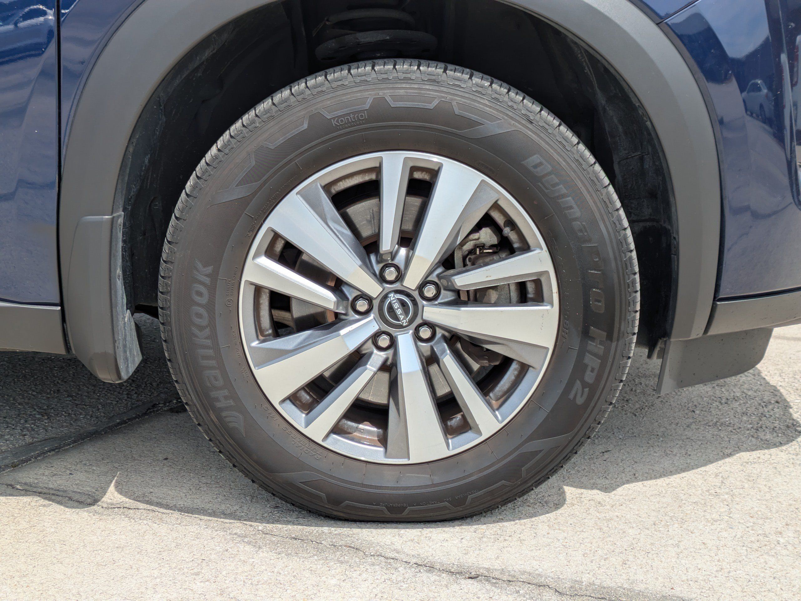 Used 2023 Nissan Pathfinder SL FWD image 11