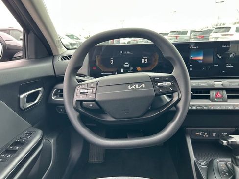 Used 2025 Kia K4 LXS image 10