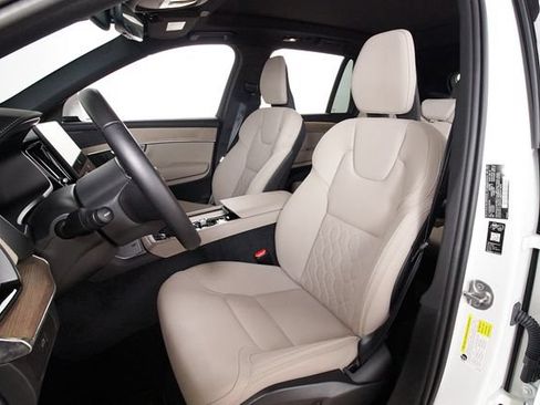 Certified 2026 Volvo XC90 B6 Plus AWD/4WD image 17