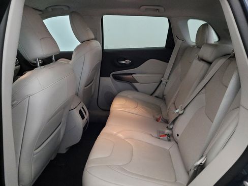Used 2019 Jeep Cherokee Limited AWD/4WD image 18