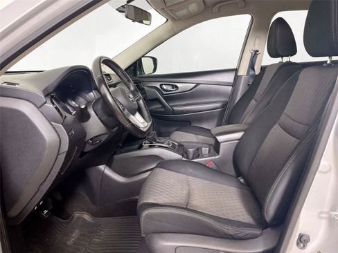 Used 2017 Nissan Rogue SV AWD/4WD image 5