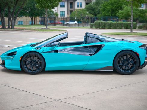 Used 2025 McLaren Artura Spider RWD image 70