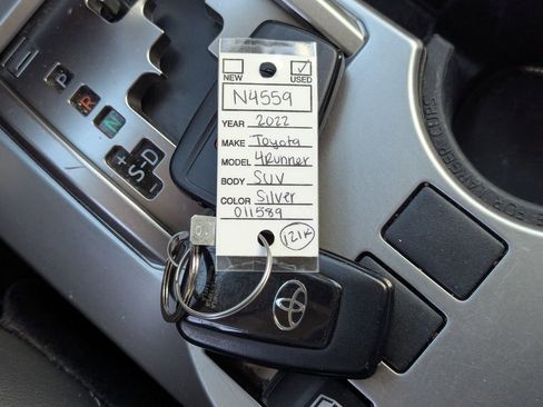 Used 2022 Toyota 4Runner Limited AWD/4WD image 41