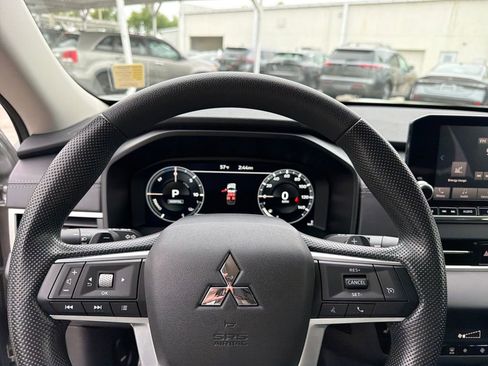 Used 2025 Mitsubishi Outlander ES AWD/4WD image 20