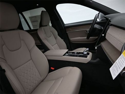 New 2026 Volvo XC90 B6 Core image 35