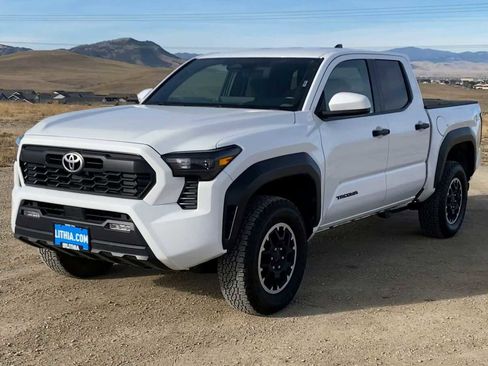 Used 2024 Toyota Tacoma TRD Off-Road image 4