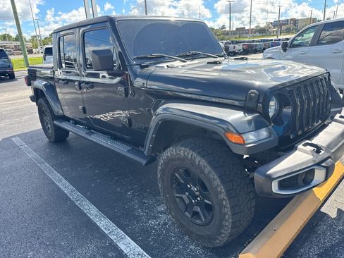 Used 2021 Jeep Gladiator Sport AWD/4WD image 3