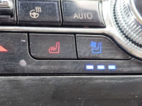 Used 2021 Lincoln Corsair AWD w/ Premium Package image 12