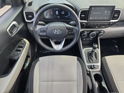 Certified 2024 Hyundai Venue SEL FWD image 13
