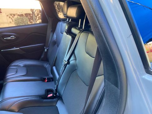 Used 2020 Jeep Cherokee Latitude Plus FWD image 36