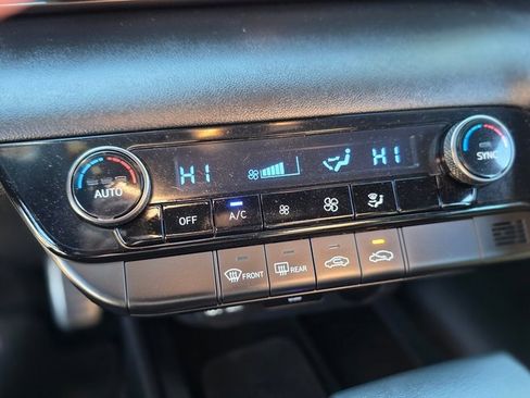 Certified 2025 Hyundai Elantra Sport image 26