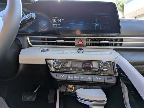 Used 2025 Hyundai Elantra Limited image 19