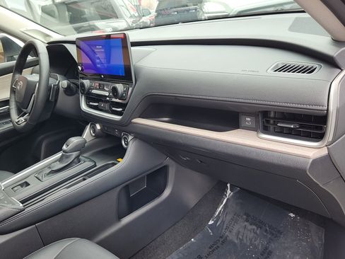 Certified 2025 Toyota Grand Highlander AWD image 34