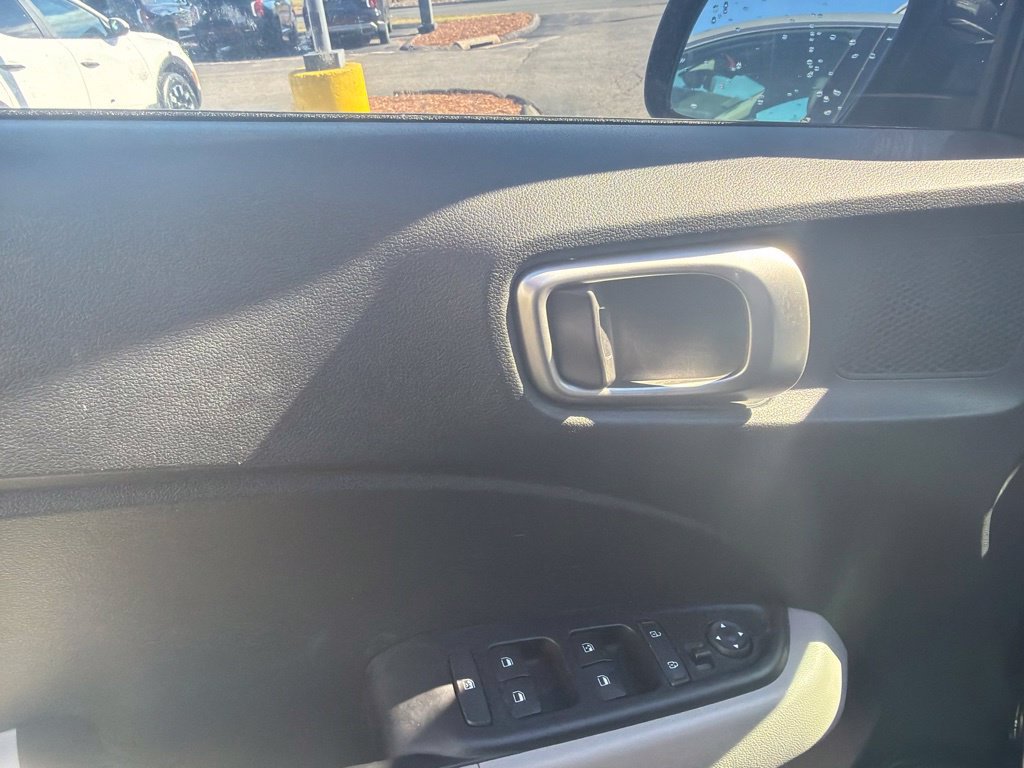 Used 2024 Hyundai Venue SEL FWD image 10