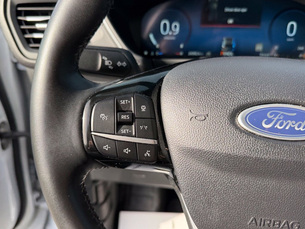 Certified 2025 Ford Escape Platinum AWD/4WD image 31