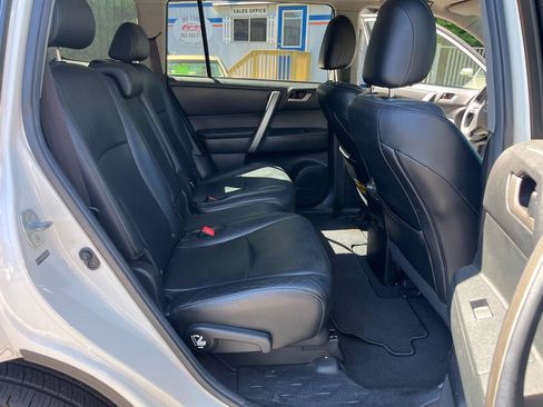 Used 2013 Toyota Highlander SE AWD/4WD image 19