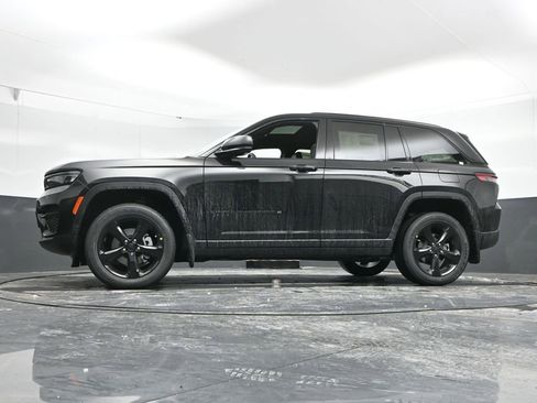 New 2025 Jeep Grand Cherokee Altitude image 41