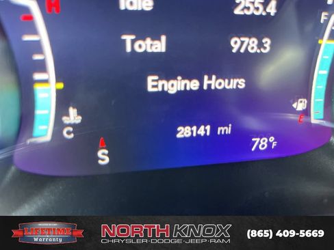 Used 2025 Chrysler Pacifica Limited FWD image 33