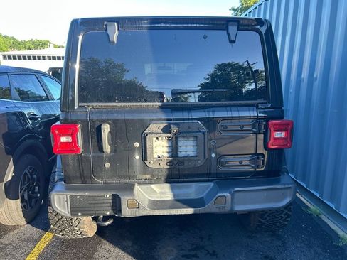 Used 2018 Jeep Wrangler Unlimited Sahara w/ LED Lighting Group AWD/4WD image 7