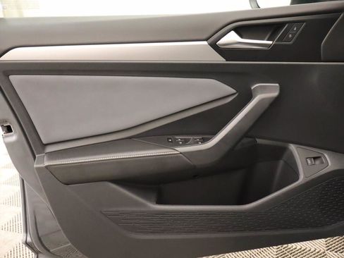 Certified 2025 Volkswagen Jetta SE w/ Sunroof Package FWD image 18