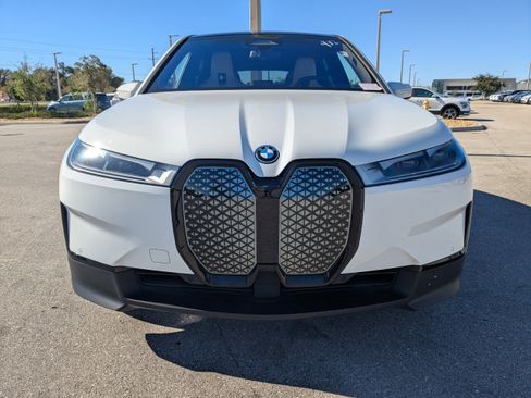 Used 2023 BMW iX xDrive50 image 3