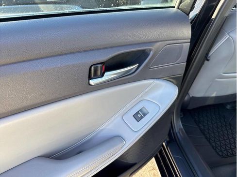 Used 2020 Toyota Avalon XLE image 23