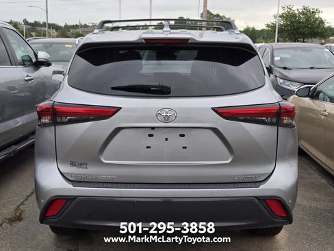 Used 2023 Toyota Highlander FWD image 5