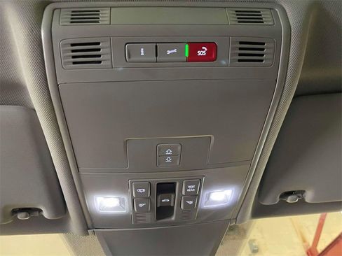 Used 2020 Volkswagen Tiguan SEL image 30