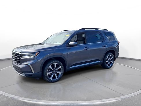 Used 2025 Honda Pilot Touring image 4