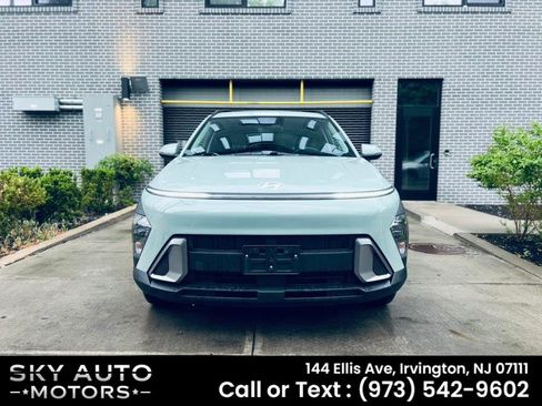 Used 2024 Hyundai Kona SEL AWD/4WD image 2