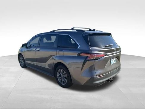 Used 2021 Toyota Sienna XLE w/ XLE Plus Package FWD image 5