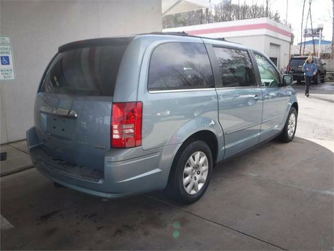 Used 2010 Chrysler Town & Country LX w/ PWR Convenience Group image 3
