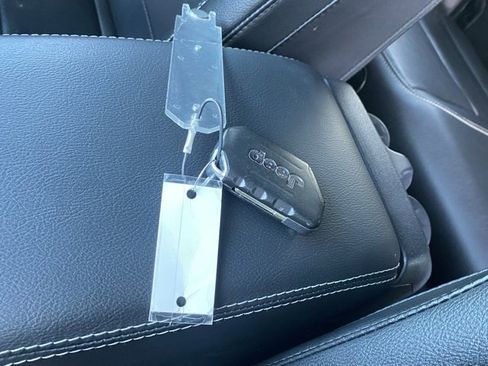 Used 2023 Jeep Wrangler Unlimited Sahara image 27