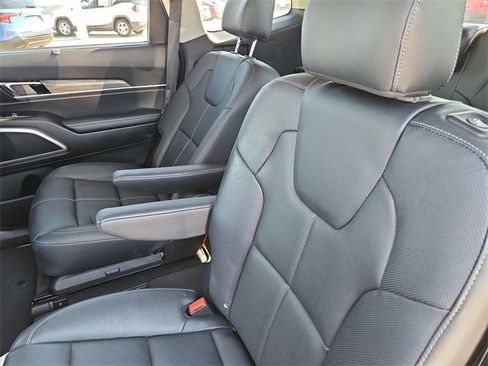 Used 2022 Kia Telluride EX w/ EX Premium Package image 11
