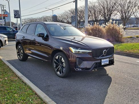 New 2026 Volvo XC60 B5 Plus w/ Climate Package image 2