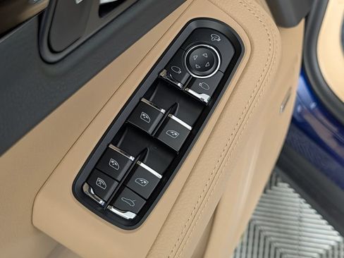 New 2026 Porsche Macan AWD/4WD image 25