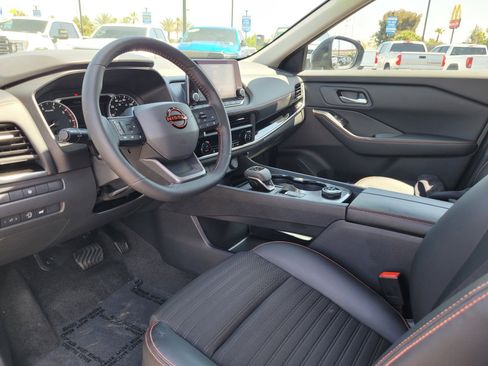 Used 2025 Nissan Rogue SV AWD/4WD image 10