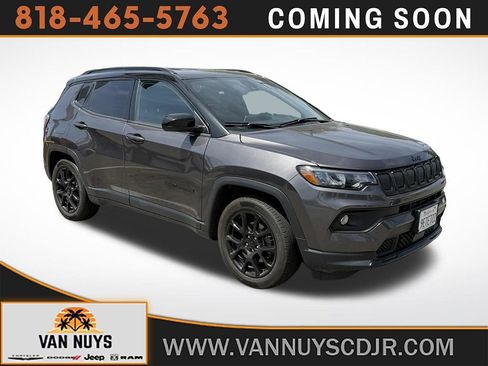 Used 2022 Jeep Compass Latitude FWD image 1