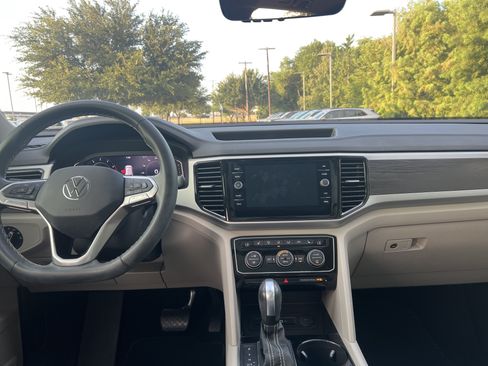 Used 2023 Volkswagen Atlas SE w/ Panoramic Sunroof Package FWD image 24