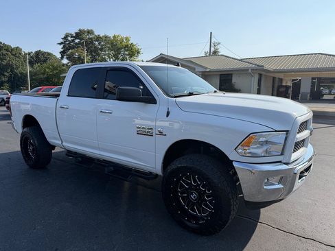 Used 2018 RAM 2500 SLT AWD/4WD image 3